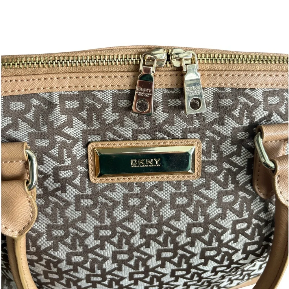 Dkny classic monogram